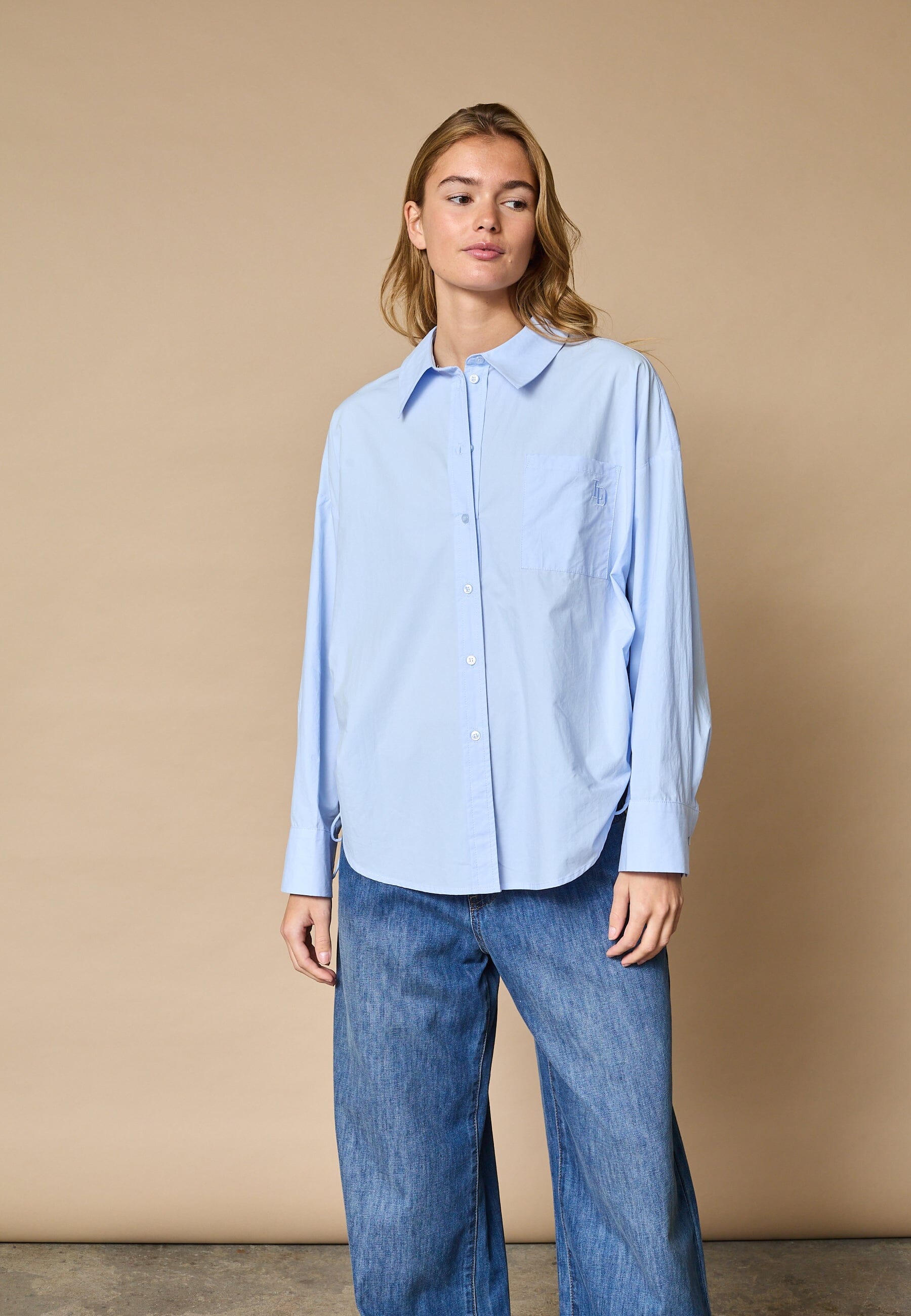 Love & Divine - Love1442 19524 - 412 - Skyway